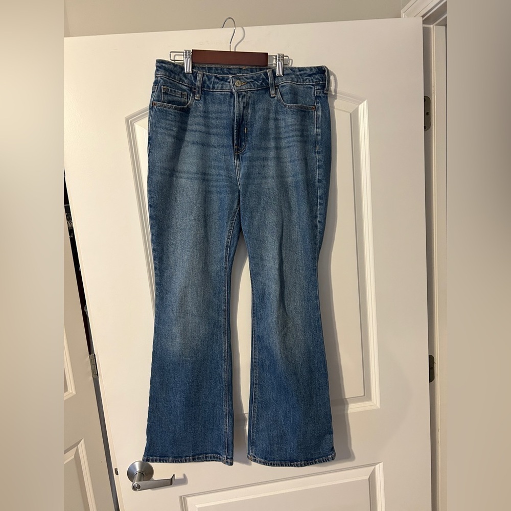 Old Navy Women's Flare Jeans in Blue
